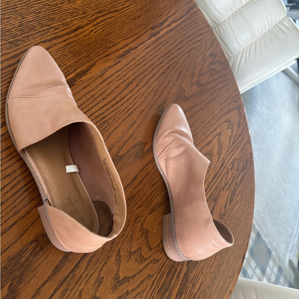 Women tan side cut comfortable shoes